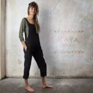 Women’s linen dungaree overalls-light blue size small -never worn!